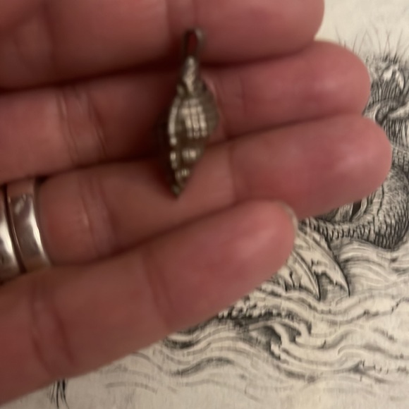 Sterling silver seashell pendant - Picture 6 of 12